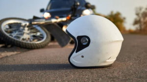 Jovem de 19 anos sofre queda de moto no São Cristóvão ao tentar evitar colisão com camionete