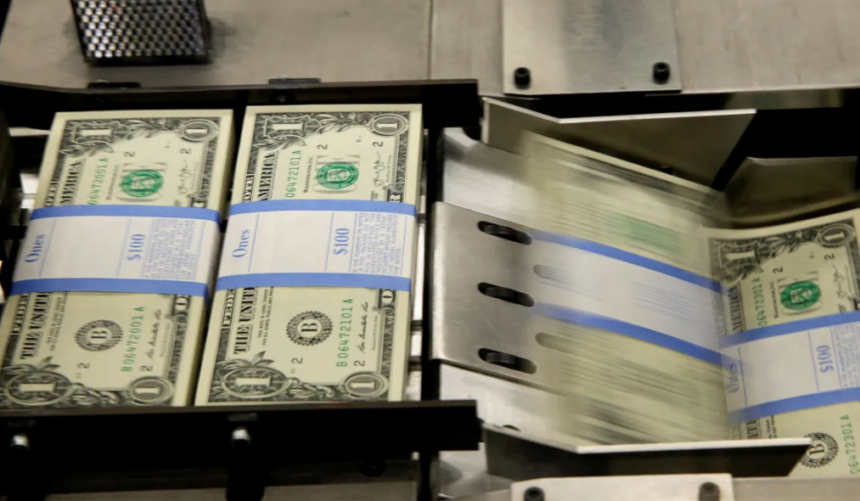Dólar bate R$ 6 pela 1ª vez na história com pacote fiscal e isenção do IR; bolsa cai