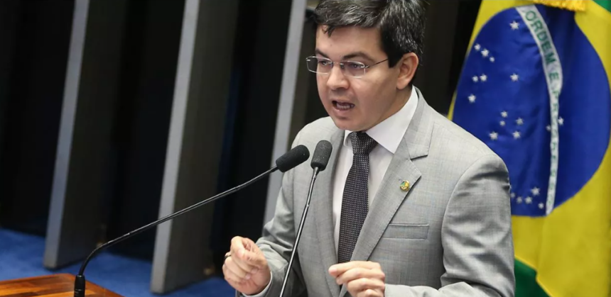 Randolfe Rodrigues confirma incômodo de parlamentares após decisão do STF sobre emendas