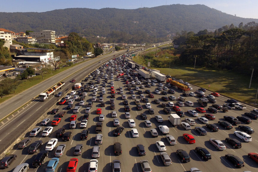 Estradas de São Paulo devem contar com tráfego intenso no Natal Estradas de São Paulo devem contar com tráfego intenso no Natal