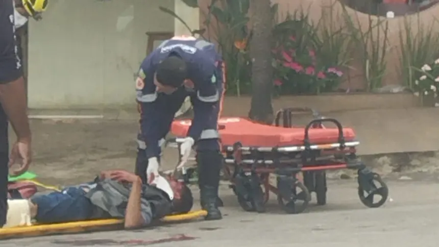 Grave acidente entre carro e moto é registrado próximo à rodoviária