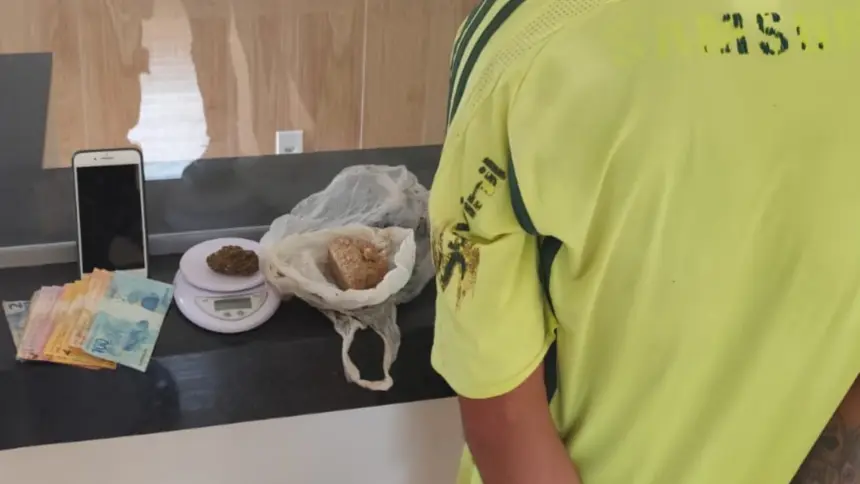 Polícia Militar prende homem por tráfico de drogas no Bairro Primavera