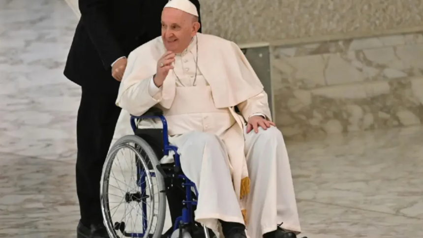 Papa Francisco Sofre Queda e Machuca o Braço Direito, Informa Vaticano
