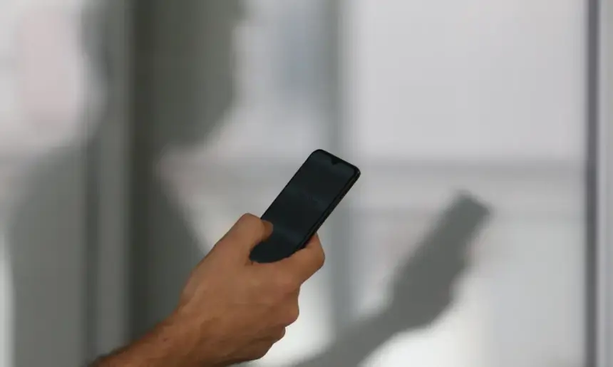Projeto simplifica cancelamento de serviços de internet e telefonia Projeto simplifica cancelamento de serviços de internet e telefonia