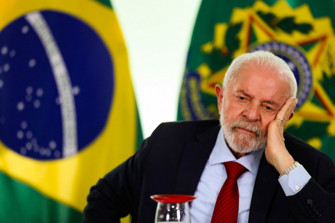 Comandante da Marinha se reúne com Lula para prestar esclarecimento após vídeo satírico Comandante da Marinha se reúne com Lula para prestar esclarecimento após vídeo satírico