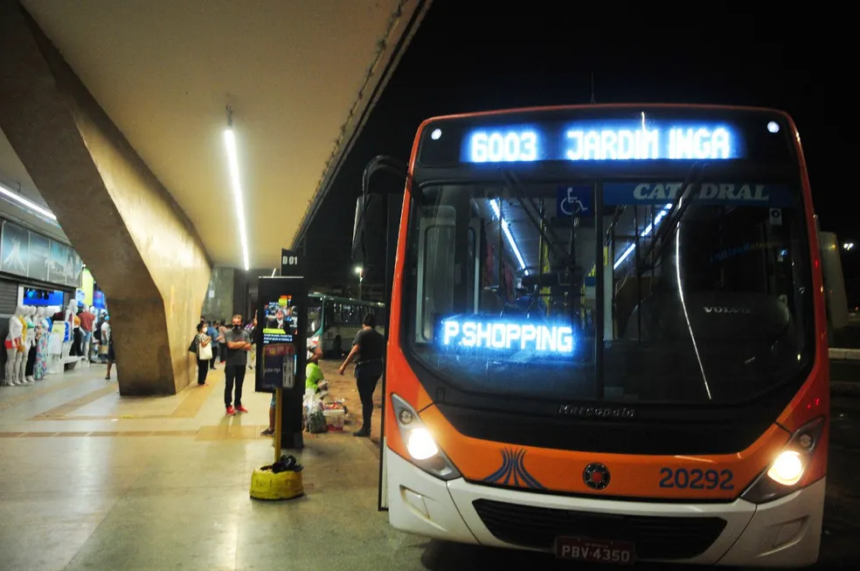 DF e Goiás: Reajuste de tarifas de ônibus suspenso por seis meses DF e Goiás: Reajuste de tarifas de ônibus suspenso por seis meses