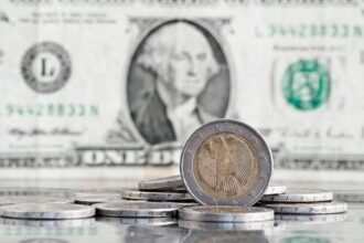 Dólar fecha último pregão em queda, cotado a R$ 5,83