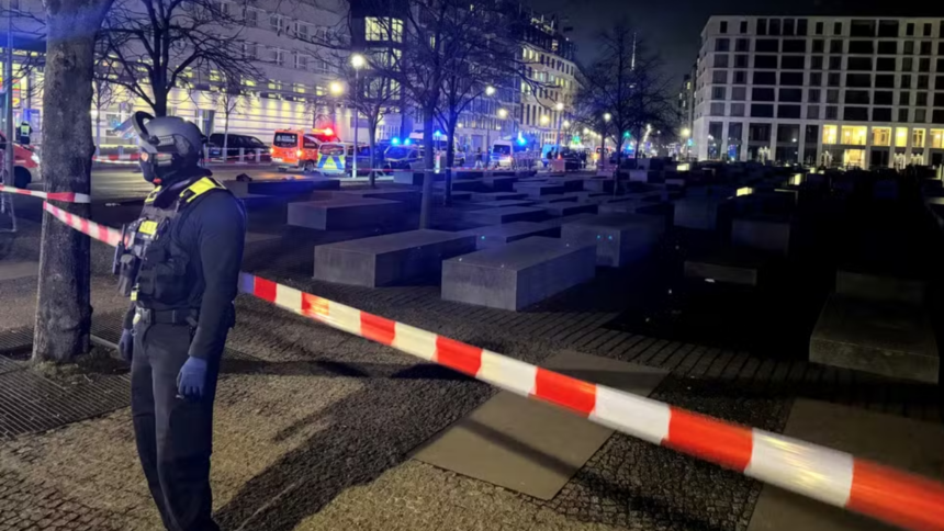Homem é esfaqueado no Memorial do Holocausto: caso levanta alerta sobre segurança