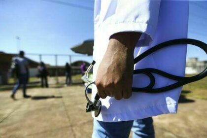 Piso da enfermagem: possível equiparação salarial entre auxiliares e técnicos causa pouco impacto financeiro, defende Cofen