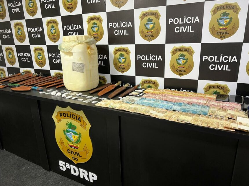 Operação ‘Cutellus’: Polícia Civil desmantela ponto de tráfico em Luziânia Operação ‘Cutellus’: Polícia Civil desmantela ponto de tráfico em Luziânia