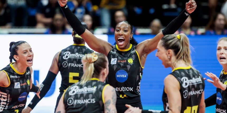 Praia Clube é tricampeão do Sul-Americano de vôlei feminino Praia Clube é tricampeão do Sul-Americano de vôlei feminino