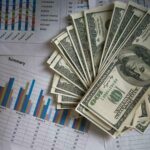 Dólar fecha última sessão a R$ 5,71, após alta de 0,73%