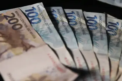 Governo restringe temporariamente R$ 128 bi em gastos dos ministérios até maio