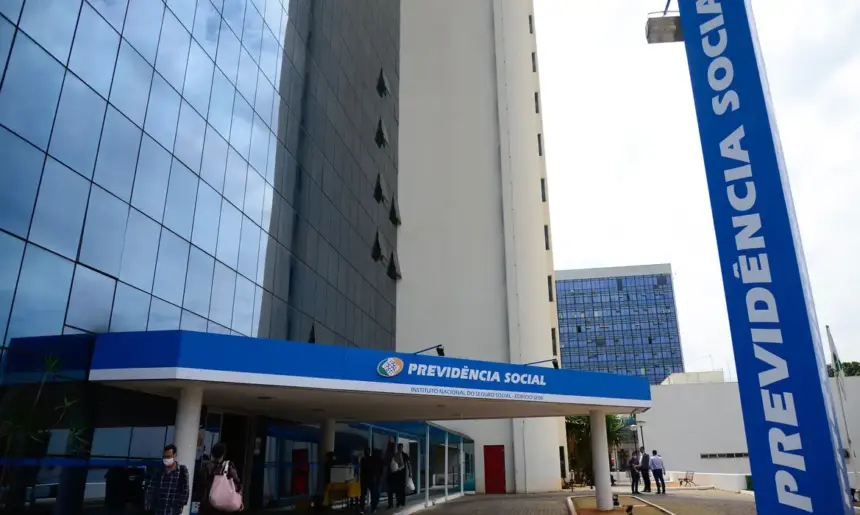 Fraude no INSS: governo suspenderá descontos realizados por associações e sindicatos na folha de pagamento Fraude no INSS: governo suspenderá descontos realizados por associações e sindicatos na folha de pagamento