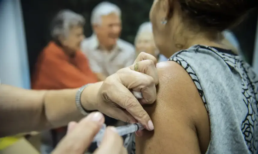 Gripe: estados e municípios devem iniciar vacinação assim que receberem as doses do imunizante, recomenda MS