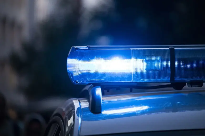 Adolescente denuncia agressões e pai e madrasta são presos em flagrante em Jaraguá