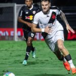 Brasileiro: Vasco enfrenta Bragantino para tentar se afastar do Z4