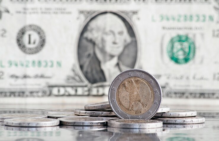 Após queda, dólar volta a fechar em alta, cotado a R$ 5,63 Após queda, dólar volta a fechar em alta, cotado a R$ 5,63