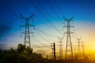 Compartilhamento de postes entre energia e telecom é tema de debate no Senado