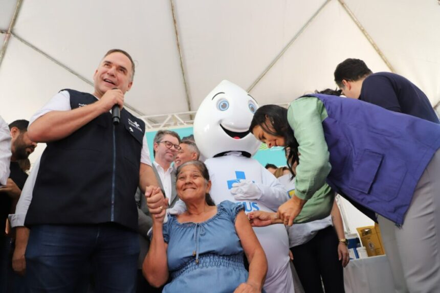 Goiás aplica mais de 40 mil doses no Dia D contra a gripe Goiás aplica mais de 40 mil doses no Dia D contra a gripe