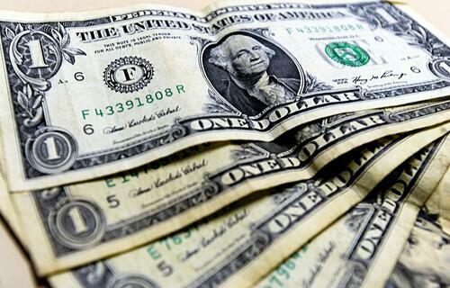 Dólar conclui última sessão em queda de 0,41%, cotado a R$ 5,65