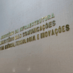 Mcom amplia distribuição de kits de antenas de TV digital parabólica, via satélite, para 88 municípios piauienses