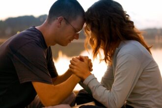 5 orações para proteger e fortalecer o relacionamento amoroso 