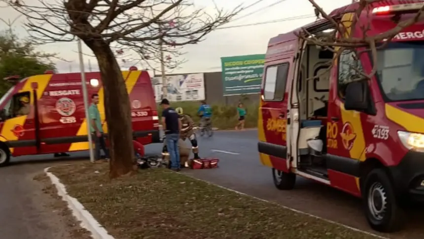 Grave colisão entre motos deixa duas pessoas feridas no oeste de Goianésia Grave colisão entre motos deixa duas pessoas feridas no oeste de Goianésia