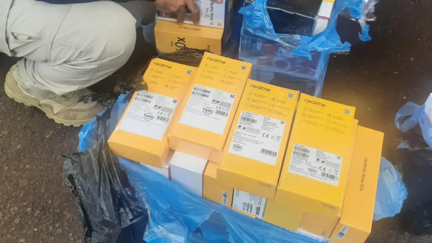 PRF apreende quase 200 celulares ilegais durante fiscalização na BR-153