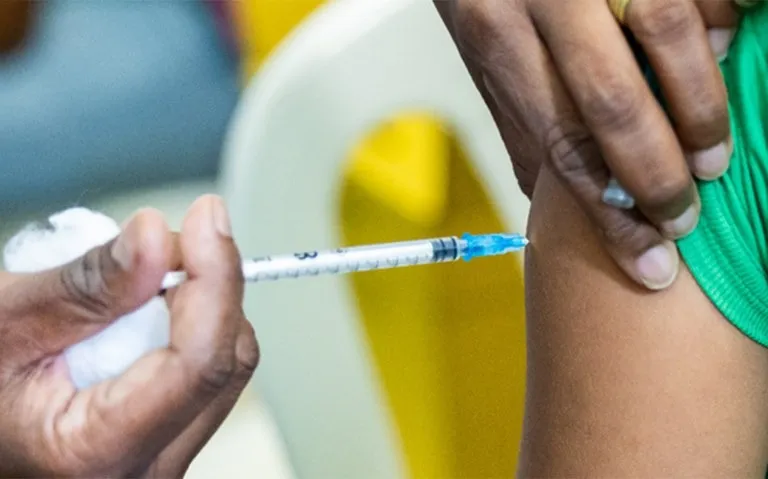 Vacinação contra a gripe é ampliada para toda a população a partir de 6 meses de idade em Goianésia Vacinação contra a gripe é ampliada para toda a população a partir de 6 meses de idade em Goianésia
