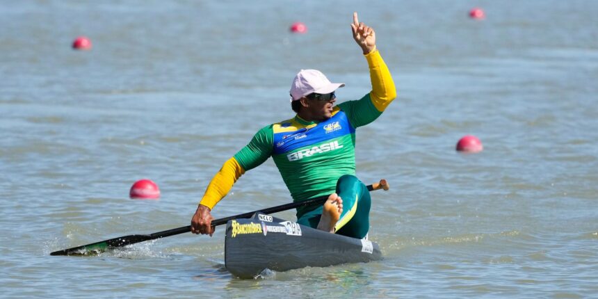 Isaquias Queiroz garante ouro na Copa do Mundo de canoagem velocidade Isaquias Queiroz garante ouro na Copa do Mundo de canoagem velocidade