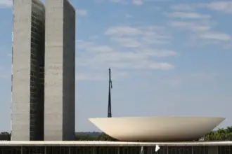 Câmara aprova PL que atualiza a CLT e permite cancelamento digital da contribuição sindical