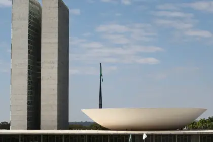 Câmara aprova PL que atualiza a CLT e permite cancelamento digital da contribuição sindical