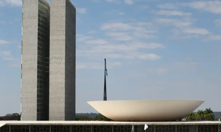 Câmara aprova PL que atualiza a CLT e permite cancelamento digital da contribuição sindical Câmara aprova PL que atualiza a CLT e permite cancelamento digital da contribuição sindical