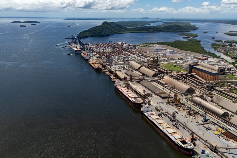Porto de Paranaguá (PR) terá canal leiloado em agosto com expectativa de salto logístico Porto de Paranaguá (PR) terá canal leiloado em agosto com expectativa de salto logístico