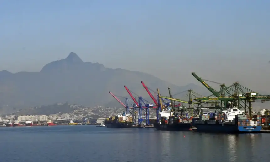 Porto do Rio de Janeiro cresce 27% e movimenta 5,4 milhões de toneladas até abril Porto do Rio de Janeiro cresce 27% e movimenta 5,4 milhões de toneladas até abril
