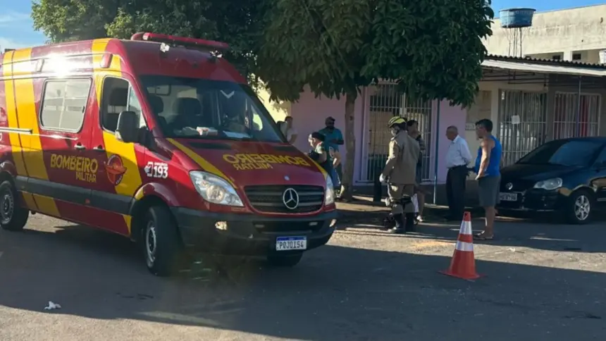 Acidente entre carro e moto deixa três feridos na região oeste de Goianésia Acidente entre carro e moto deixa três feridos na região oeste de Goianésia