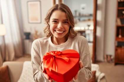 4 cuidados ao comprar o presente de Dia dos Namorados na internet