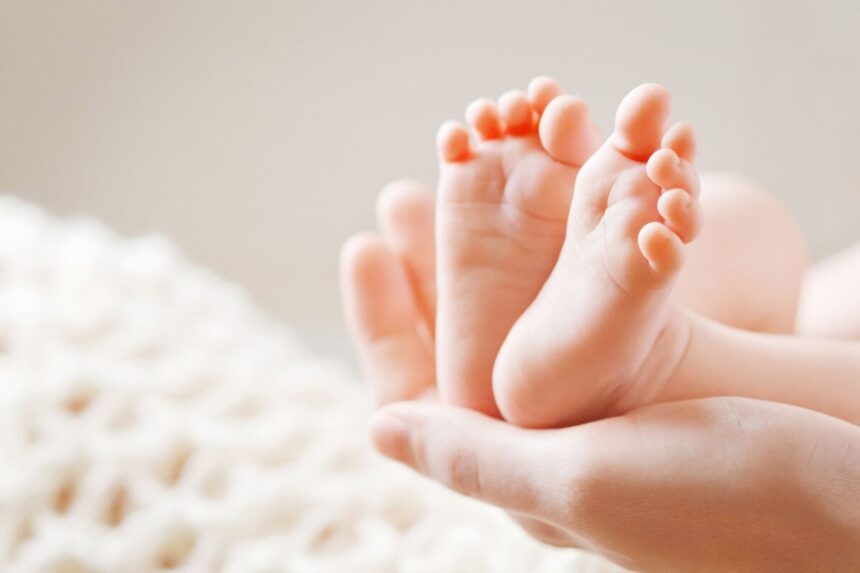 Entenda a importância do teste do pezinho para a saúde do bebê 