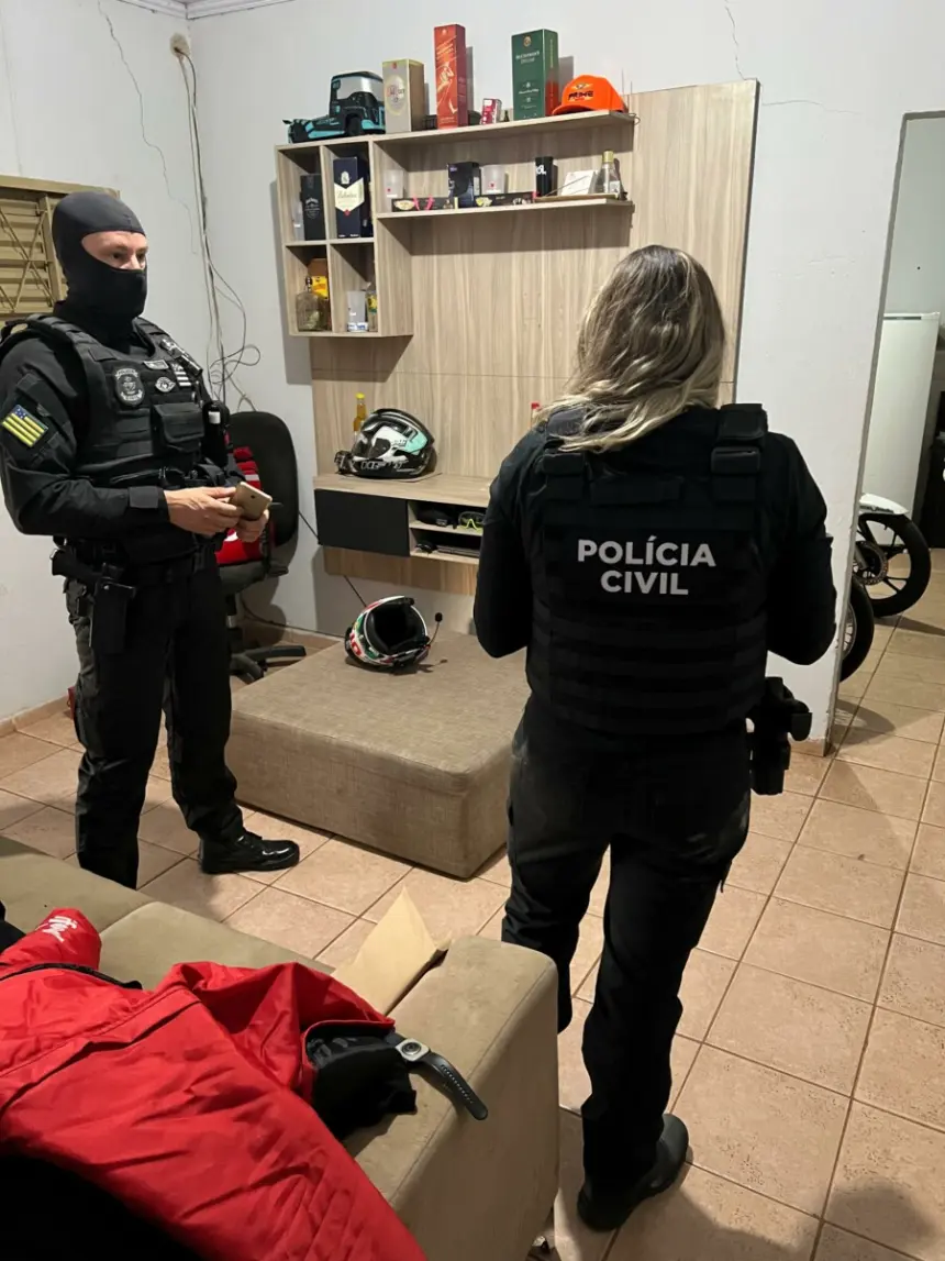 PCGO cumpre mandado de busca contra motorista de aplicativo investigado por possuir material de pornografia infantil PCGO cumpre mandado de busca contra motorista de aplicativo investigado por possuir material de pornografia infantil