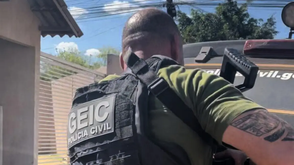 PCGO identifica trio que assaltou família com machadinha em Luziânia; adulto é preso e dois adolescentes são apreendidos PCGO identifica trio que assaltou família com machadinha em Luziânia; adulto é preso e dois adolescentes são apreendidos