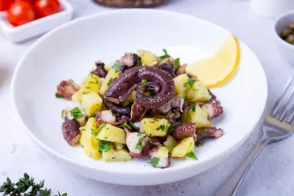 5 saladas quentes ricas em proteínas para o almoço