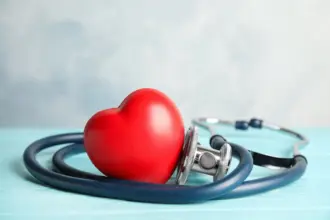 4 fatores que podem causar taquicardia após as refeições