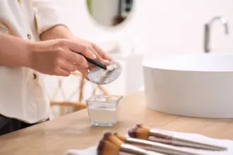 6 dicas para limpar os itens de maquiagem corretamente