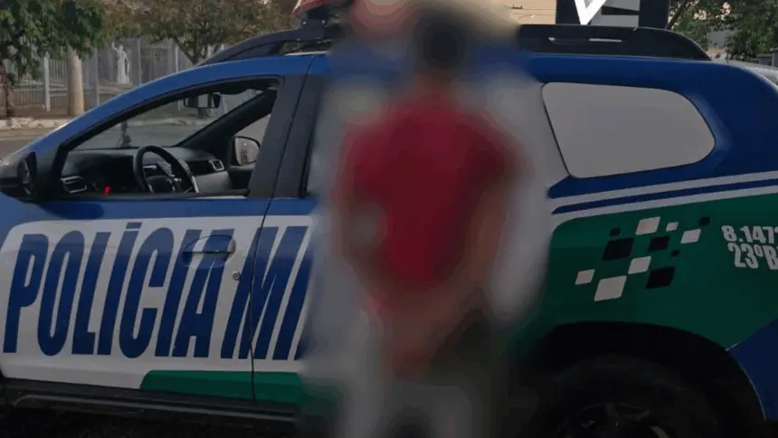Homem é preso em flagrante após agredir tio e furtar celular da avó para pagar dívida com traficantes em Goianésia