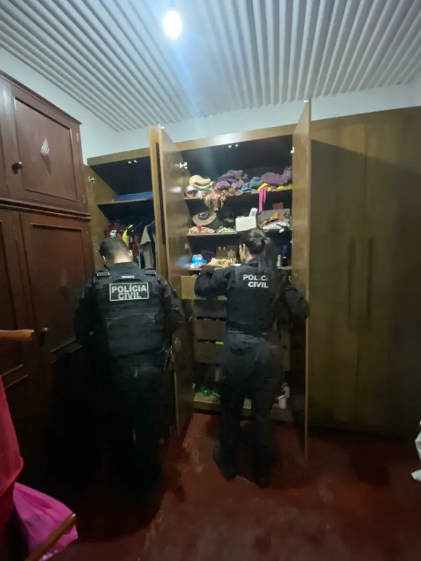 Polícia Civil cumpre busca e apreensão, na residência de ex-subsecretário municipal, suspeito de peculato e extravio de documentos