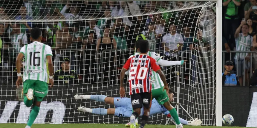 Rafael defende pênalti e São Paulo garante empate na Libertadores Rafael defende pênalti e São Paulo garante empate na Libertadores