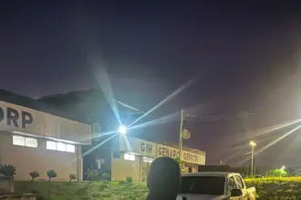 PCGO prende em flagrante investigado por posse de arma de fogo de uso restrito em Anápolis em investigação de tráfico de drogas