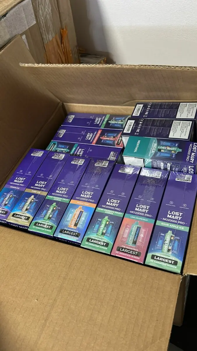 PCGO apreende R$ 100 mil em cigarros eletrônicos no mesmo prédio onde já havia apreendido material em maio, em Goiânia PCGO apreende R$ 100 mil em cigarros eletrônicos no mesmo prédio onde já havia apreendido material em maio, em Goiânia