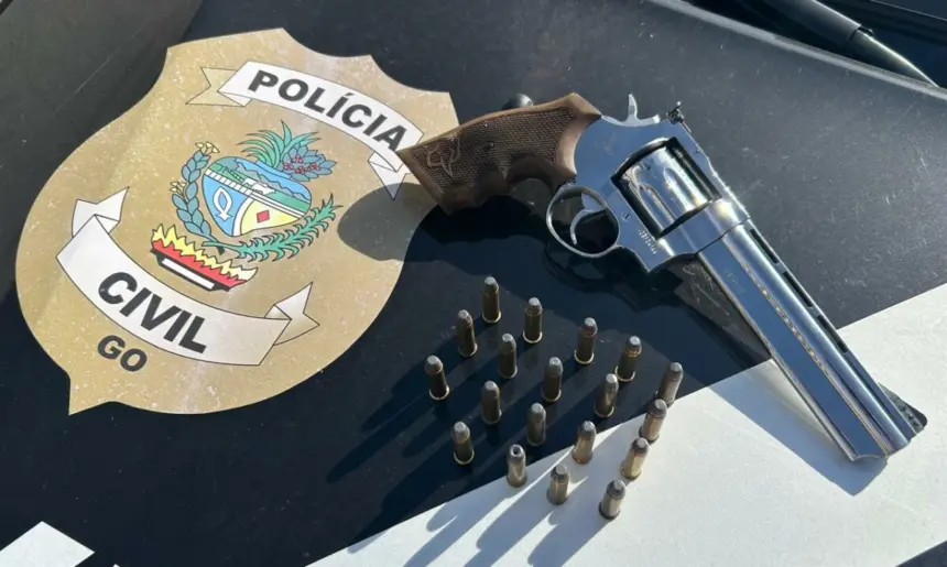 Polícia Civil apreende revólver de investigado por ameaçar a mãe e o irmão em meio a disputa por herança, em Serranópolis Polícia Civil apreende revólver de investigado por ameaçar a mãe e o irmão em meio a disputa por herança, em Serranópolis